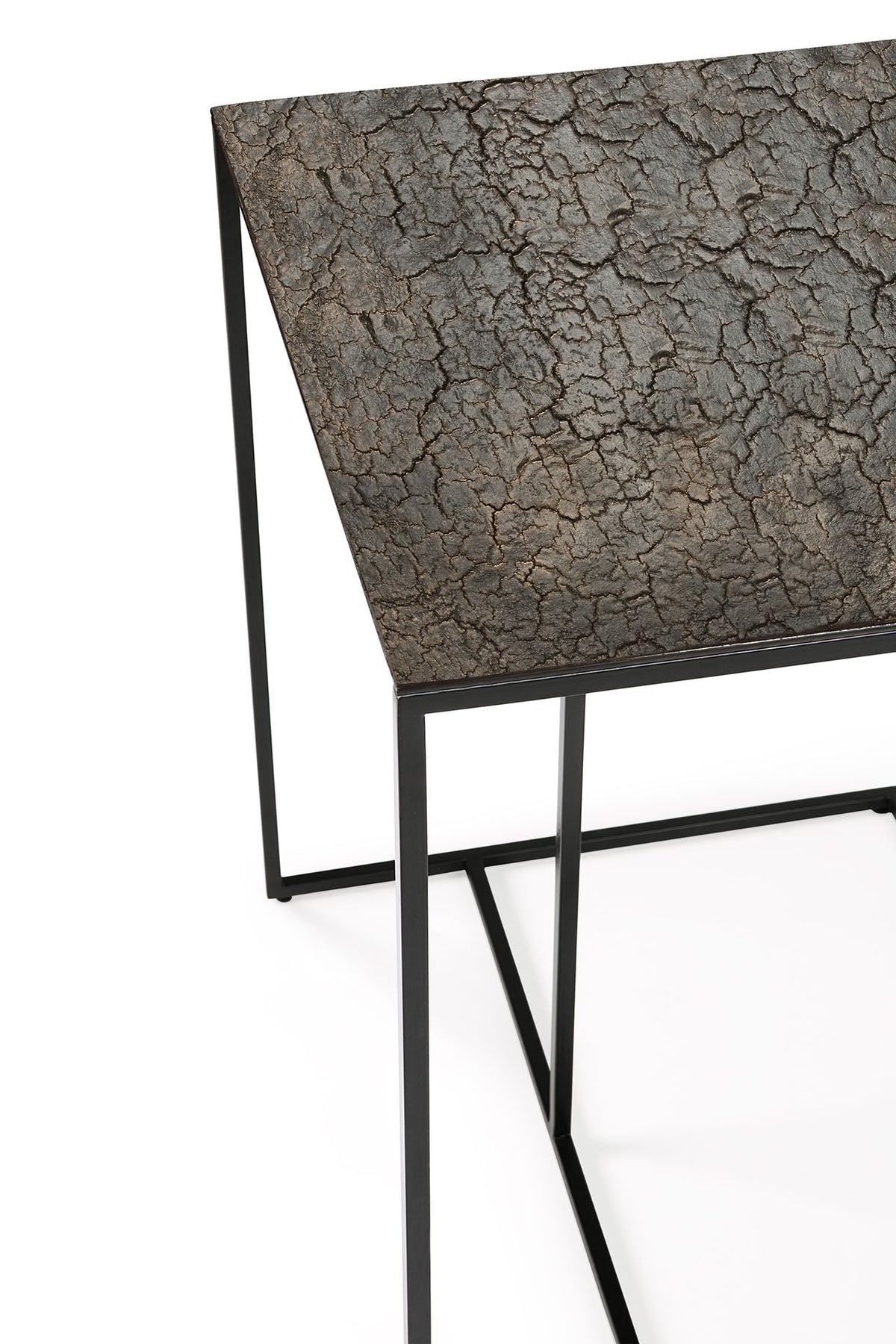 Table d'appoint géométrique en pierre de lave avec piètement tripode pour salon