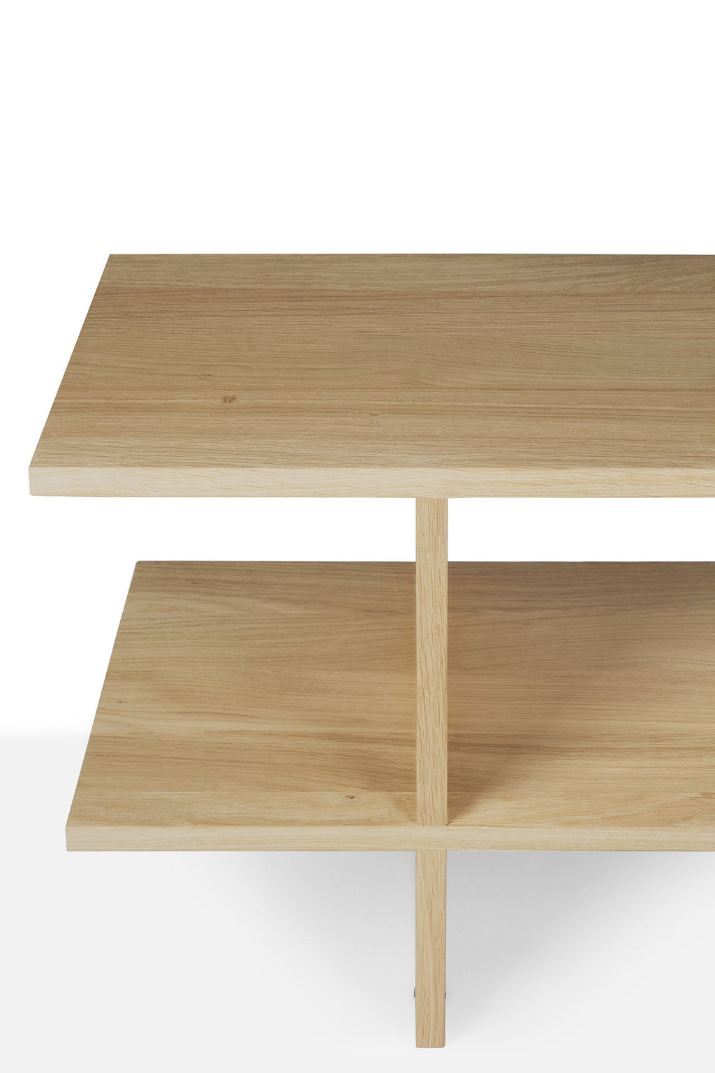 Table d'appoint rectangulaire minimaliste en chêne massif aux proportions équilibrées pour salon