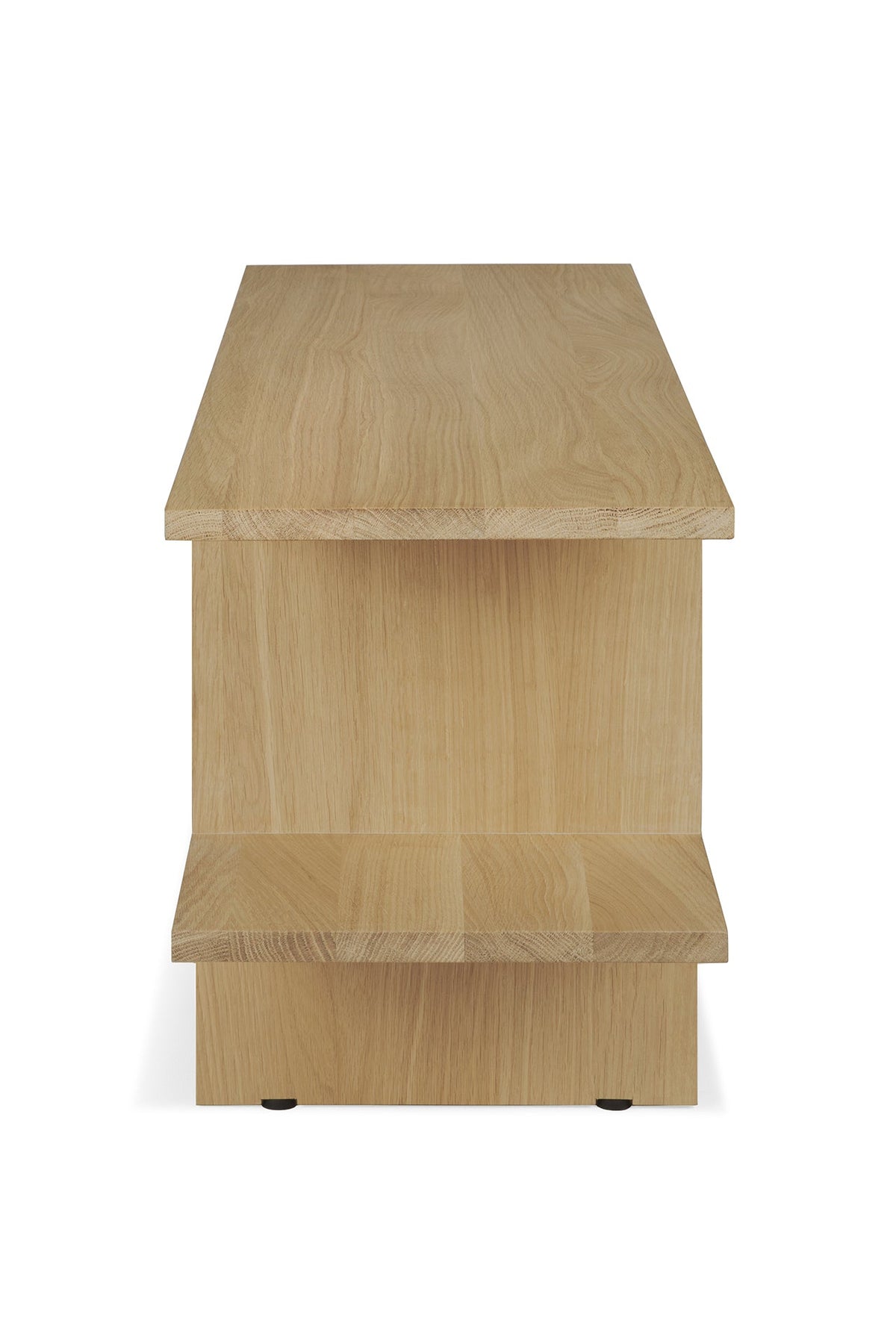 Table d'appoint rectangulaire minimaliste en chêne massif aux proportions équilibrées pour salon