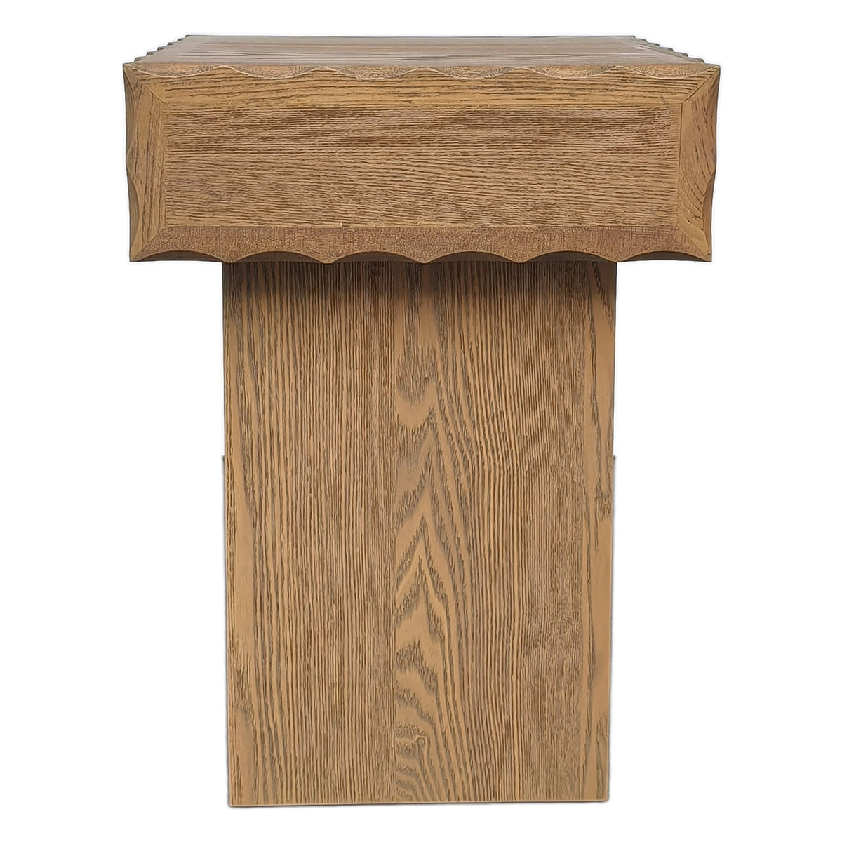 Table d'appoint étagée architecturale aux proportions équilibrées pour salon