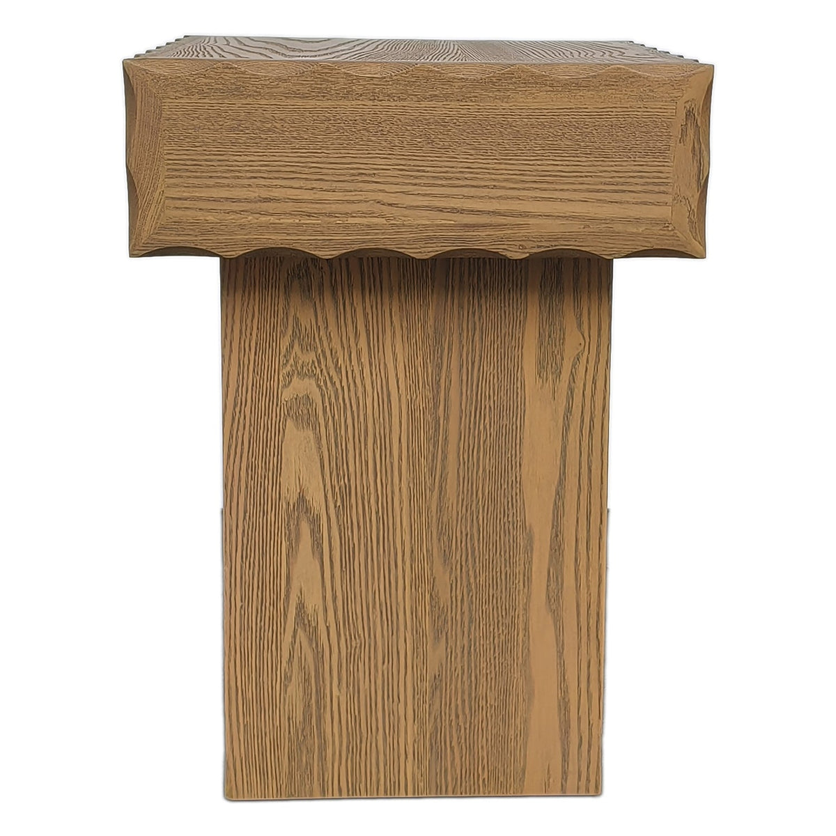 Table d'appoint étagée architecturale aux proportions équilibrées pour salon