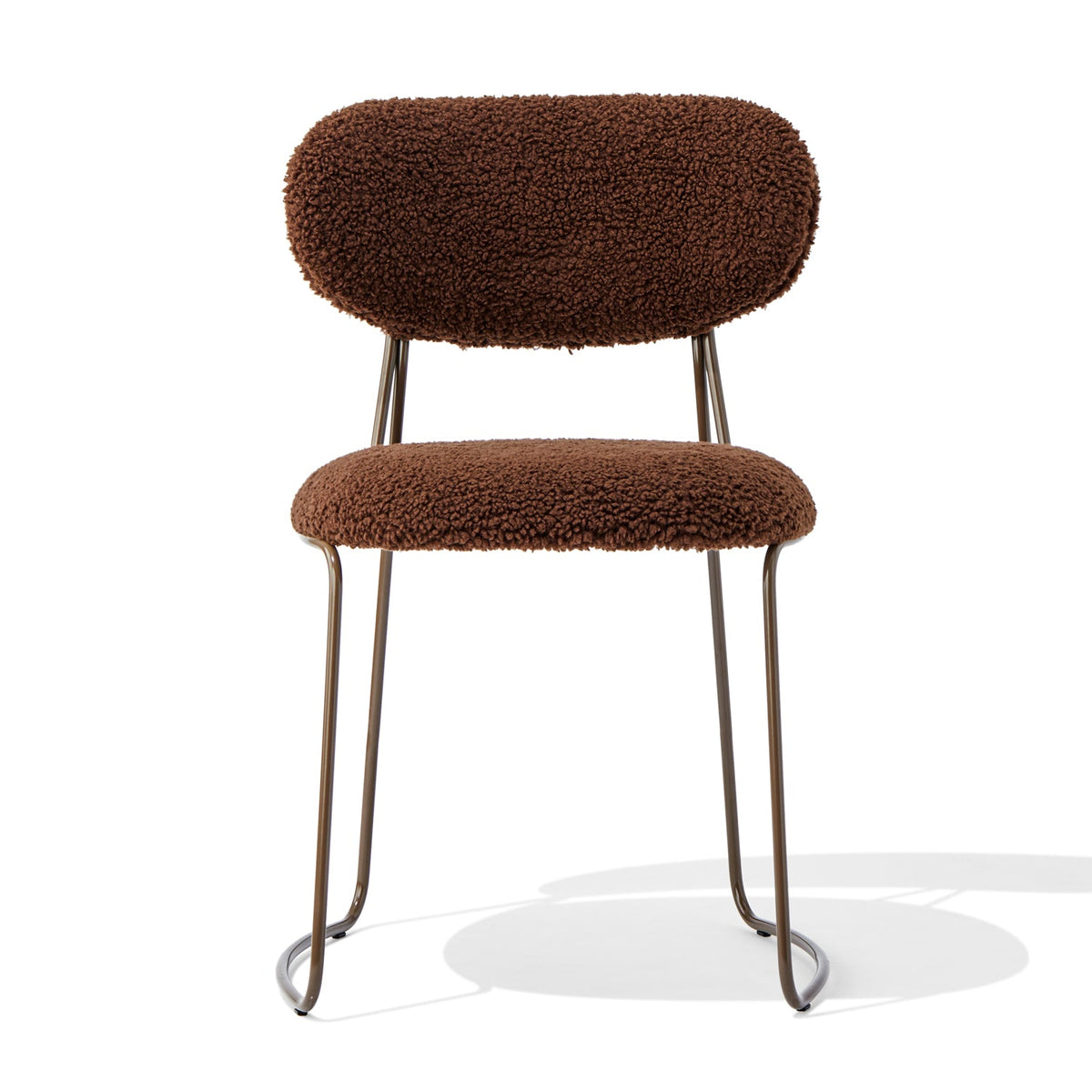 Chaise d'appoint contemporaine en bouclette avec assise arrondie et pieds en acier pour salle à manger ou bureau