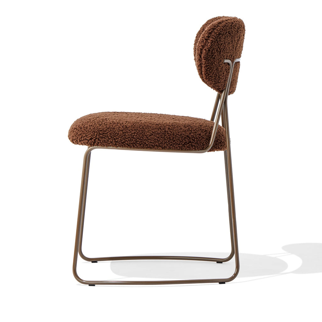 Chaise d'appoint contemporaine en bouclette avec assise arrondie et pieds en acier pour salle à manger ou bureau