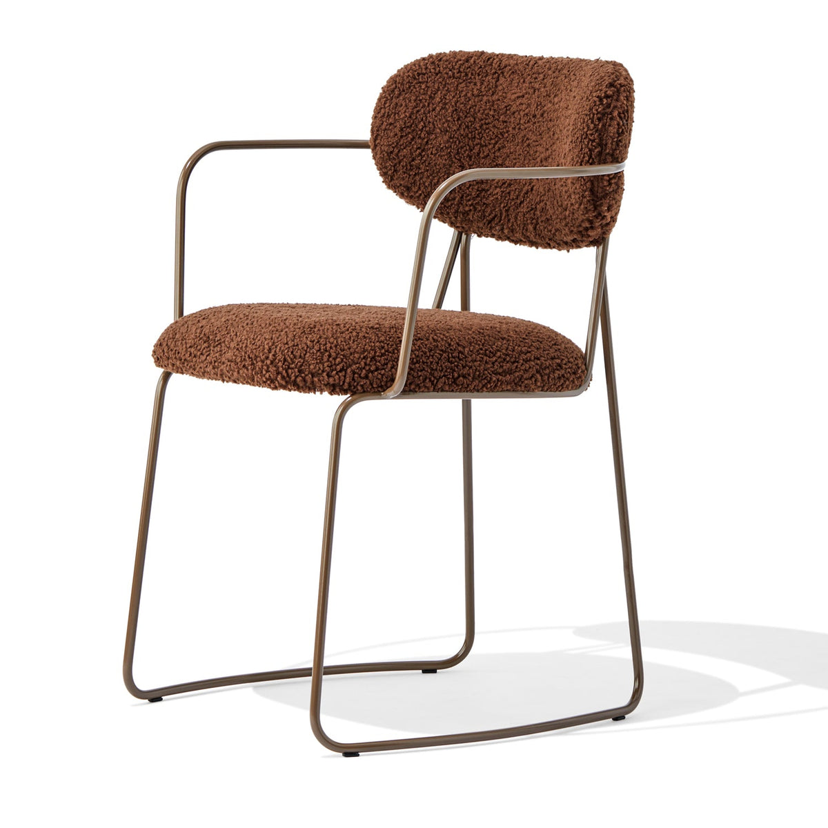 Fauteuil contemporain en bouclette avec dossier incurvé et pieds minces en acier pour le bureau ou la salle à manger