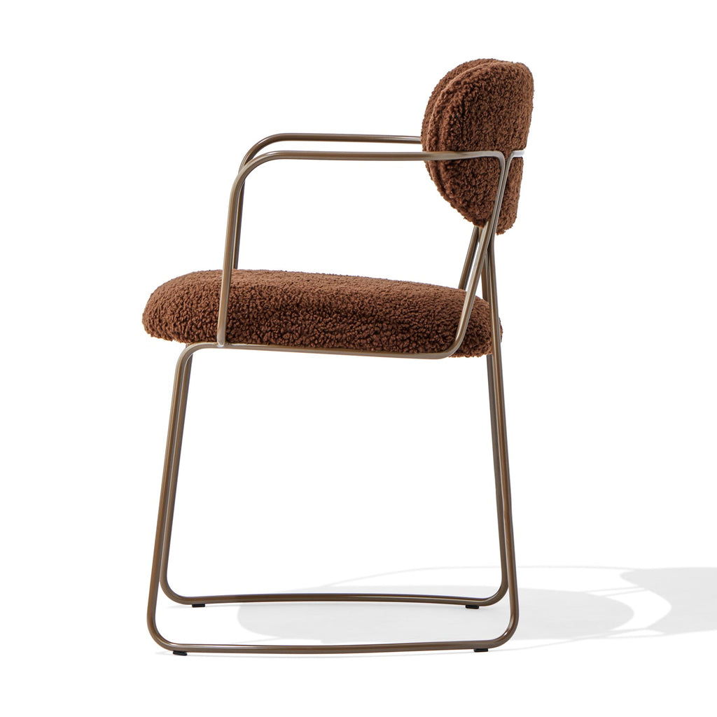 Fauteuil contemporain en bouclette avec dossier incurvé et pieds minces en acier pour le bureau ou la salle à manger