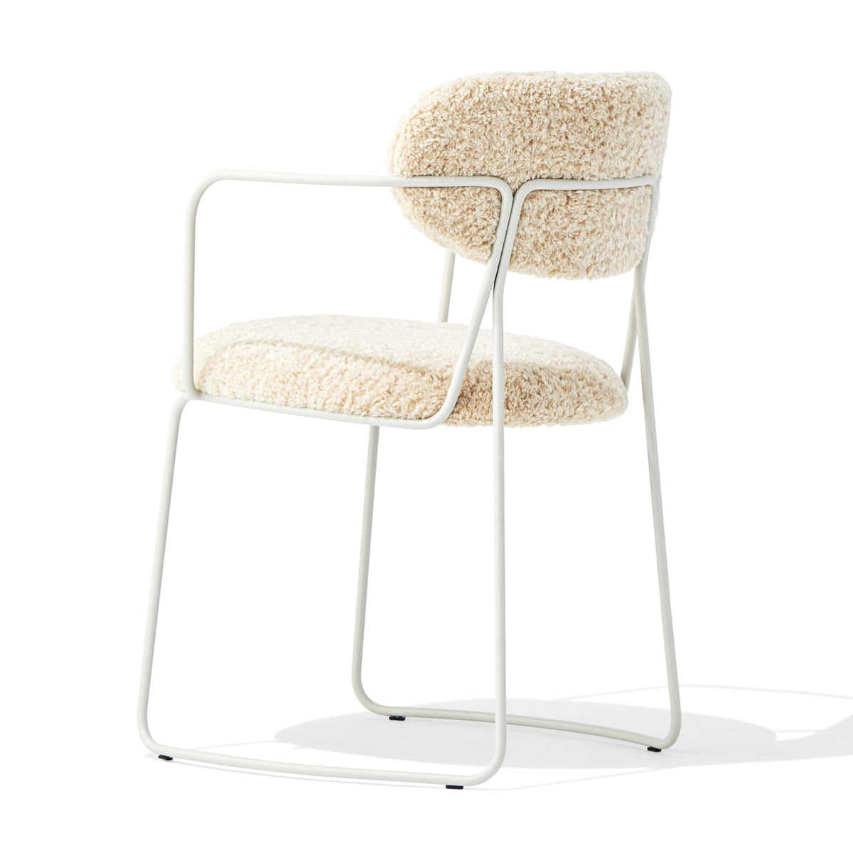 Fauteuil contemporain en bouclette avec dossier incurvé et pieds minces en acier pour le bureau ou la salle à manger