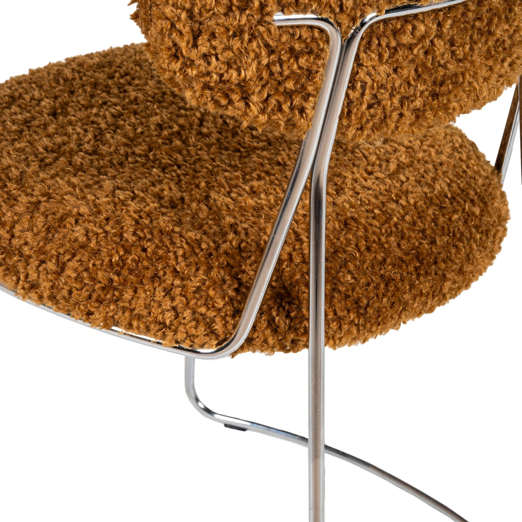 Chaise d'appoint contemporaine en bouclette avec assise arrondie et pieds en acier pour salle à manger ou bureau