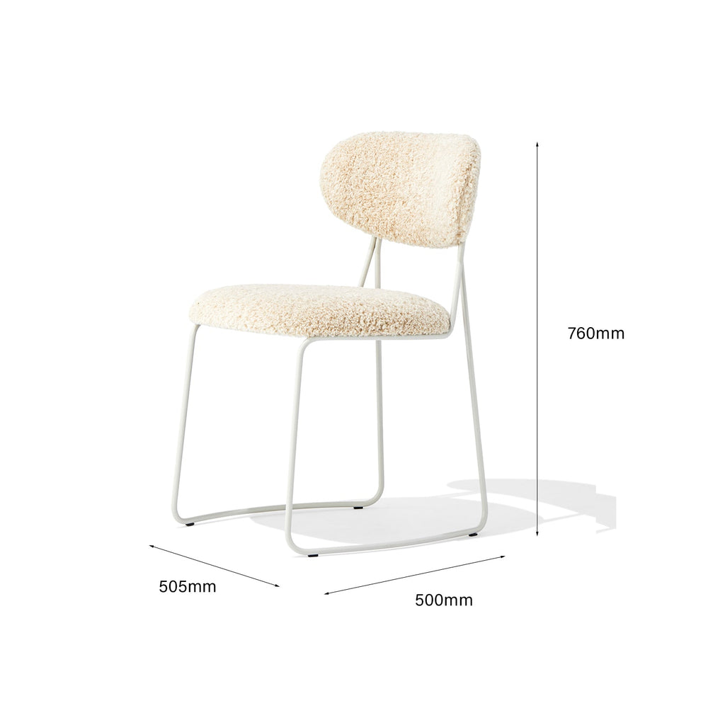 Chaise d'appoint contemporaine en bouclette avec assise arrondie et pieds en acier pour salle à manger ou bureau
