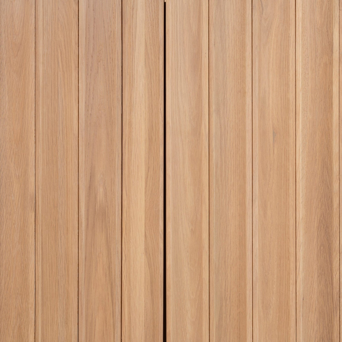 Bahut moderne en bois avec portes sans raccords et pieds réglables pour salon ou salle à manger