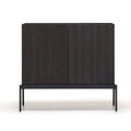 Buffet contemporain en bois avec lattes verticales et portes à ouverture par pression pour salon
