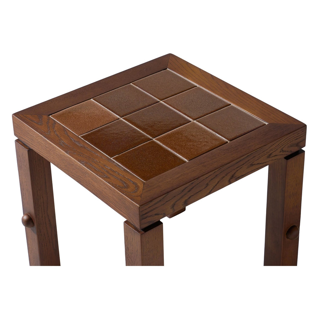 Table d'appoint moderne en bois massif avec forme de bloc monolithique pour salon ou lounge