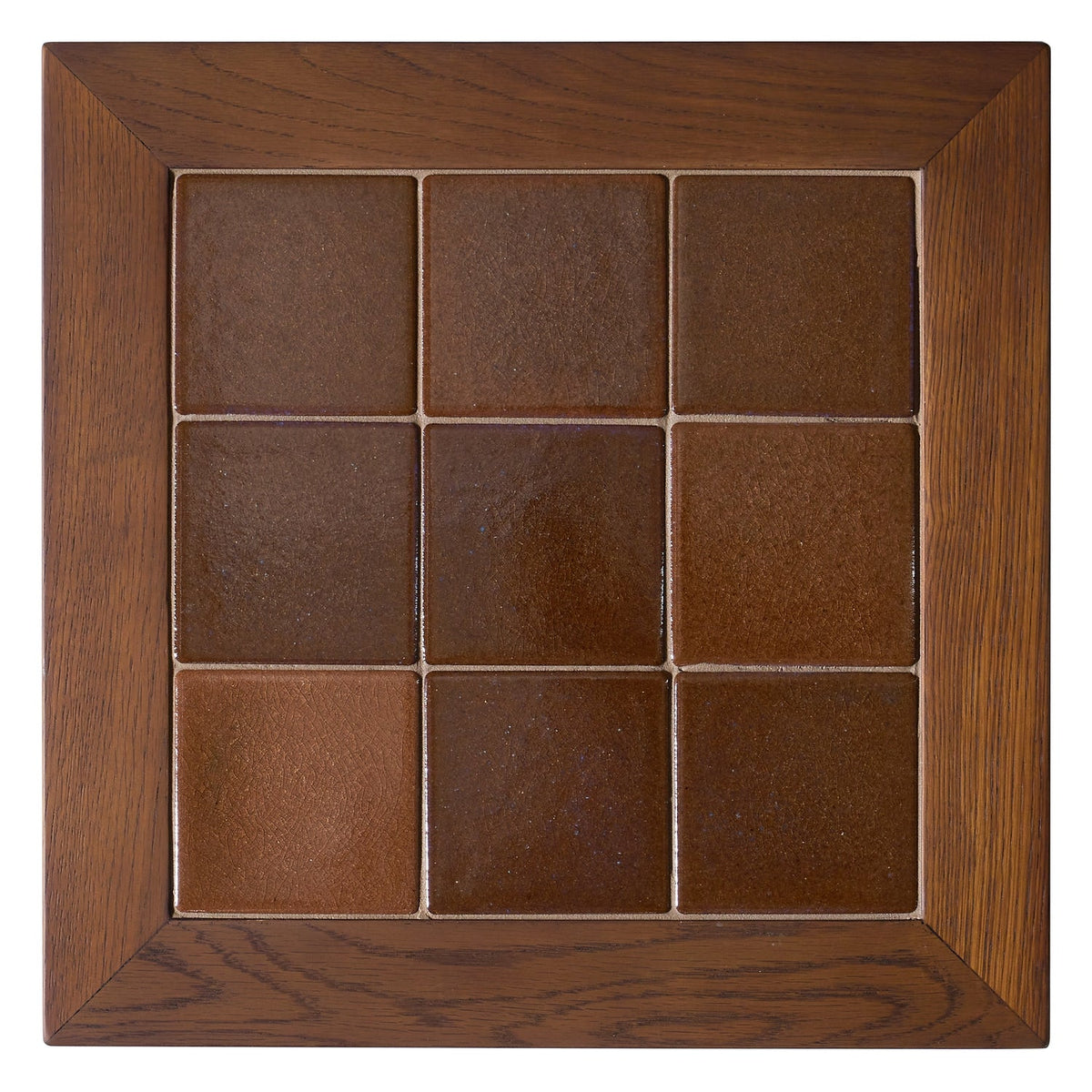Table d'appoint moderne en bois massif avec forme de bloc monolithique pour salon ou lounge