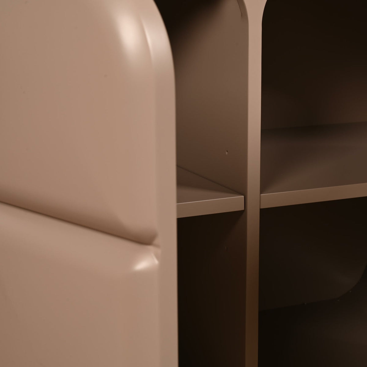 Bahut contemporain en bois 4 portes avec grain naturel et rangements mixtes pour salle à manger ou couloir