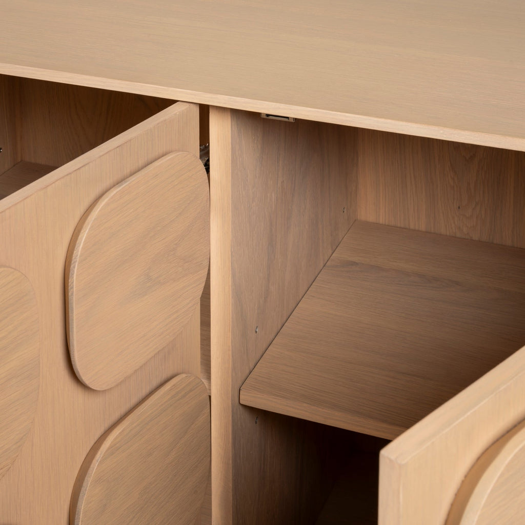 Bahut 3 portes minimaliste en chêne avec façade géométrique sculptée pour salon ou salle à manger