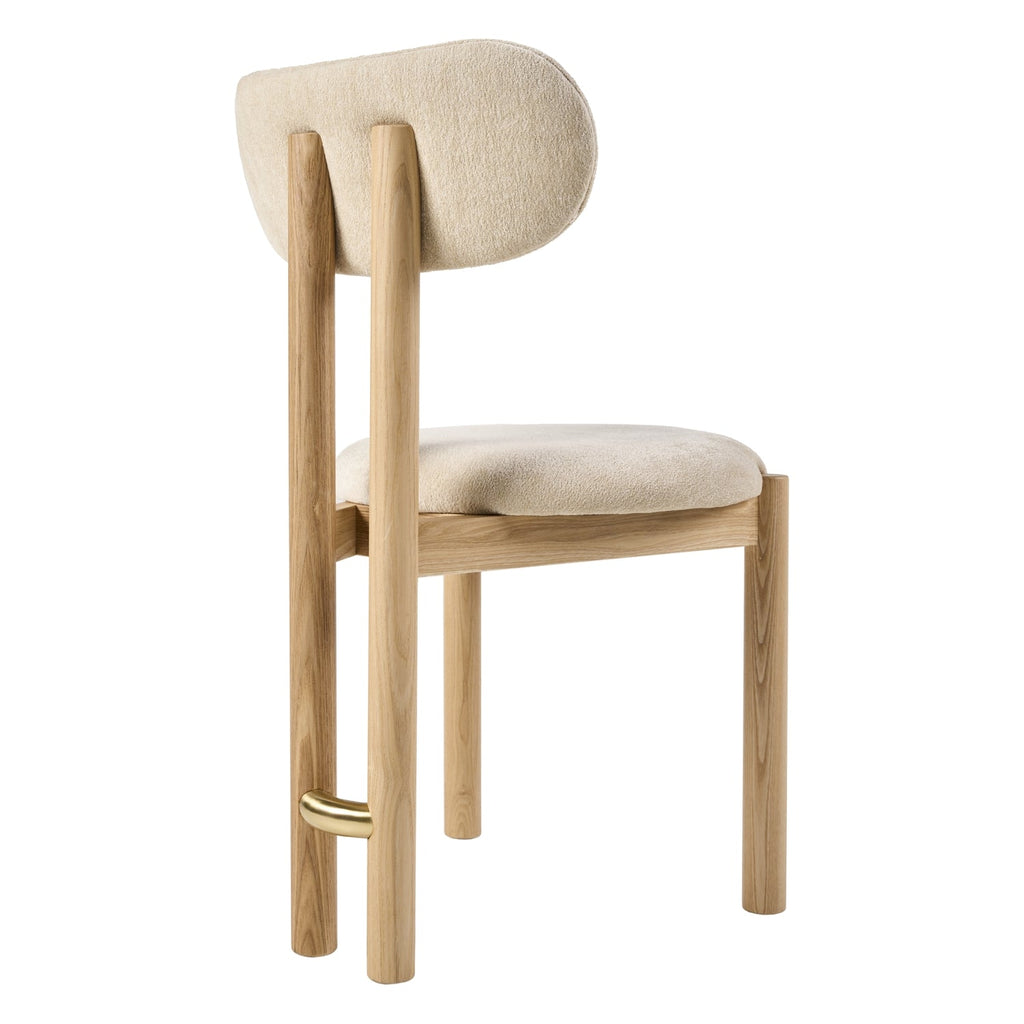 Chaise de salle à manger sculpturale en velours avec détails en acier plaqué or et pieds en chêne pour la salle à manger