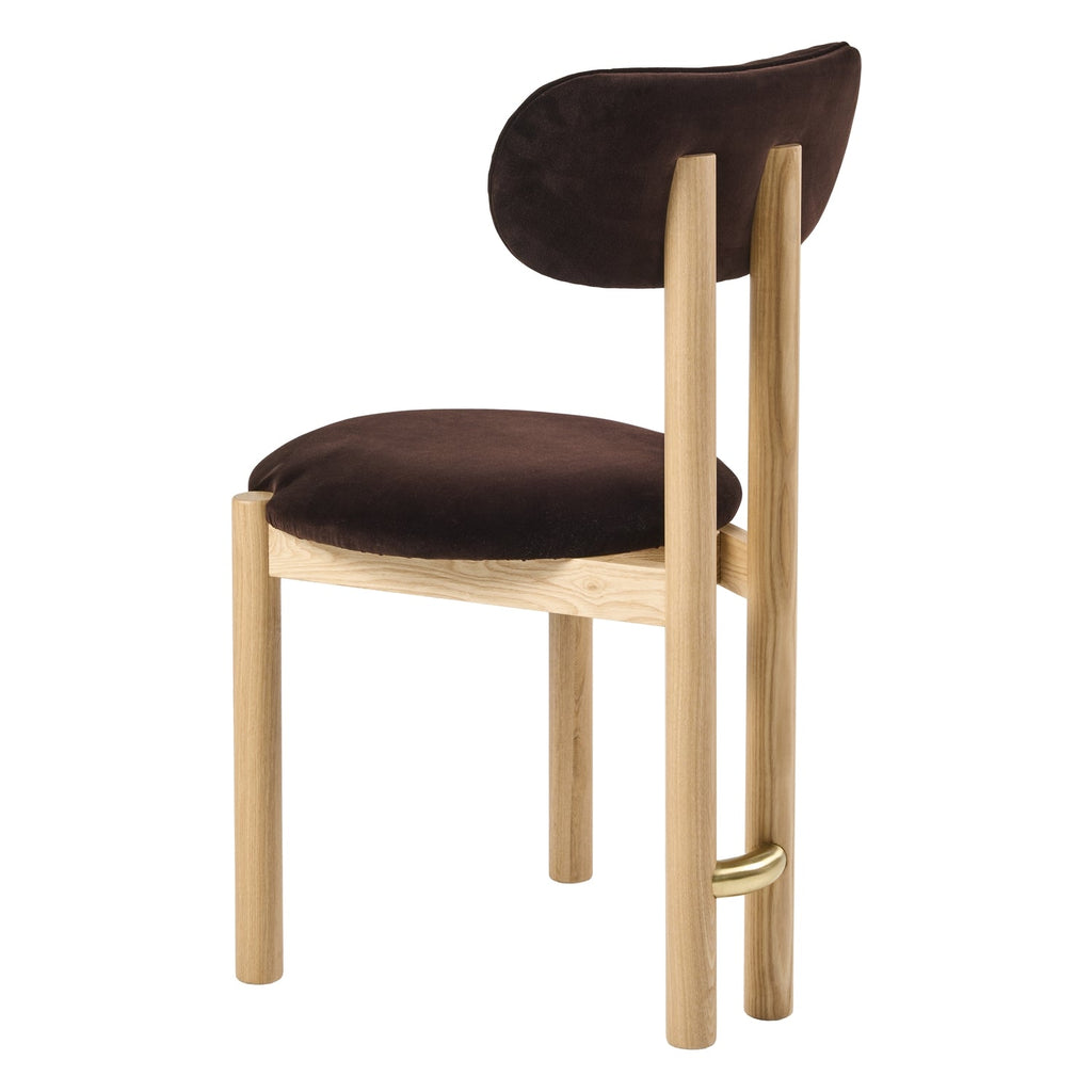 Chaise de salle à manger sculpturale en velours avec détails en acier plaqué or et pieds en chêne pour la salle à manger