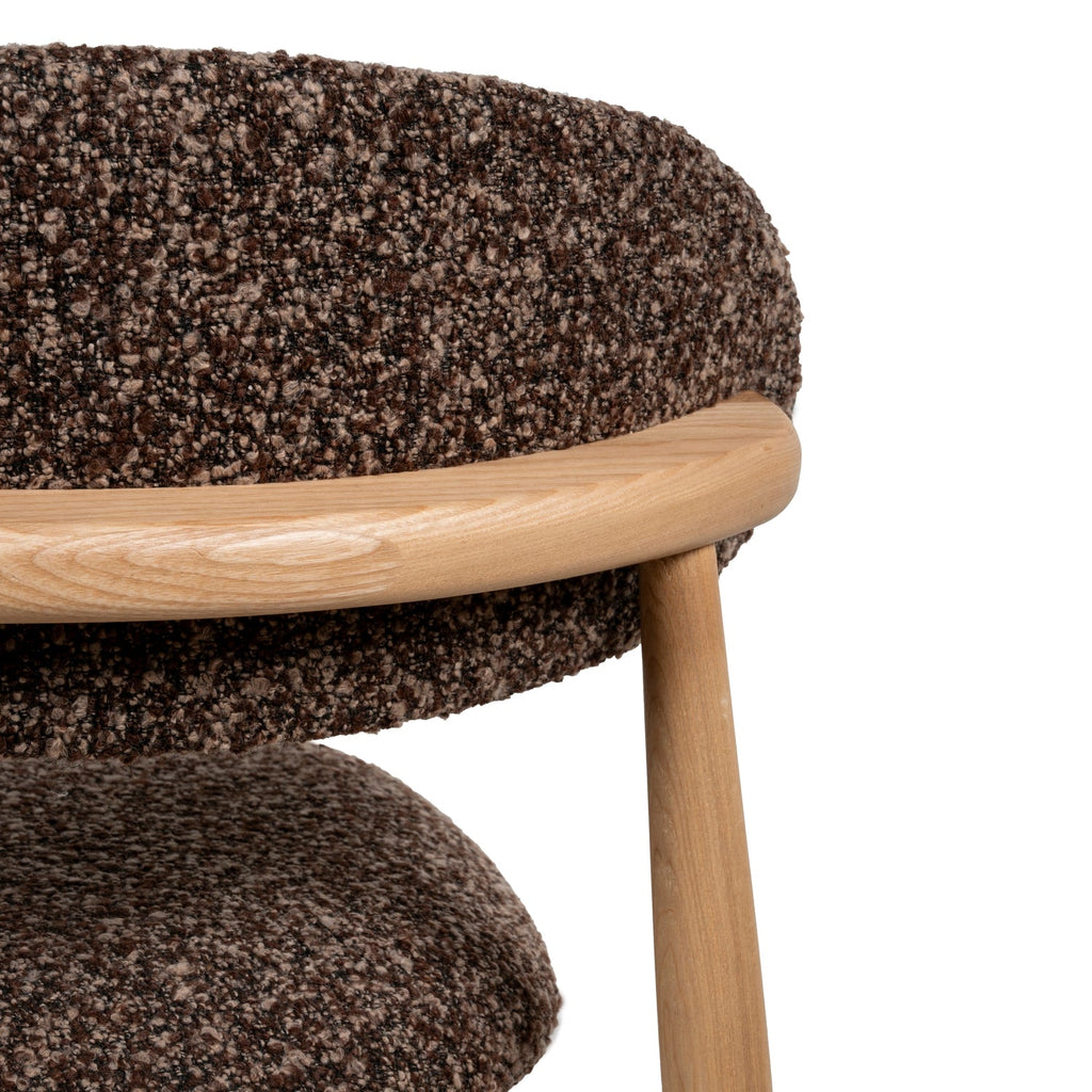 Chaise de salle à manger classique en bois massif avec assise rembourrée et silhouette raffinée