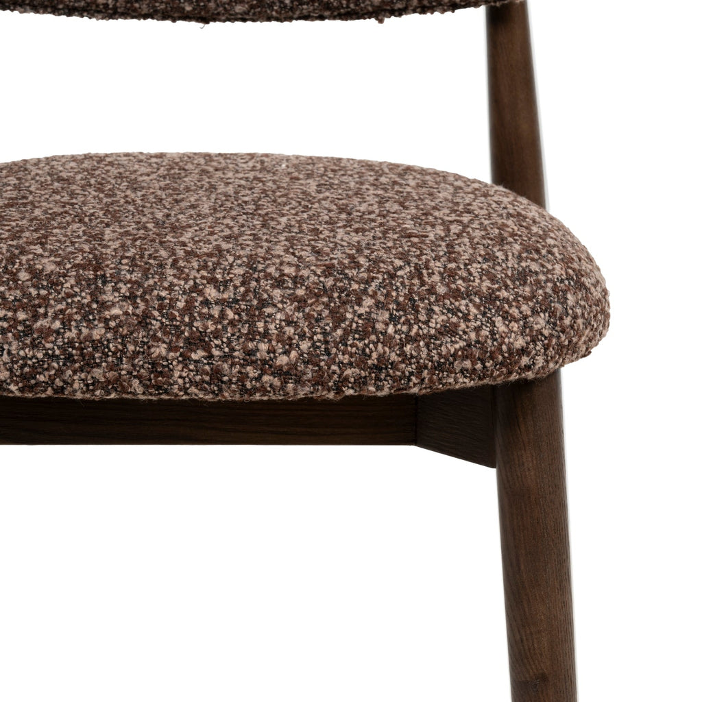 Chaise de salle à manger classique en bois massif avec assise rembourrée et silhouette raffinée