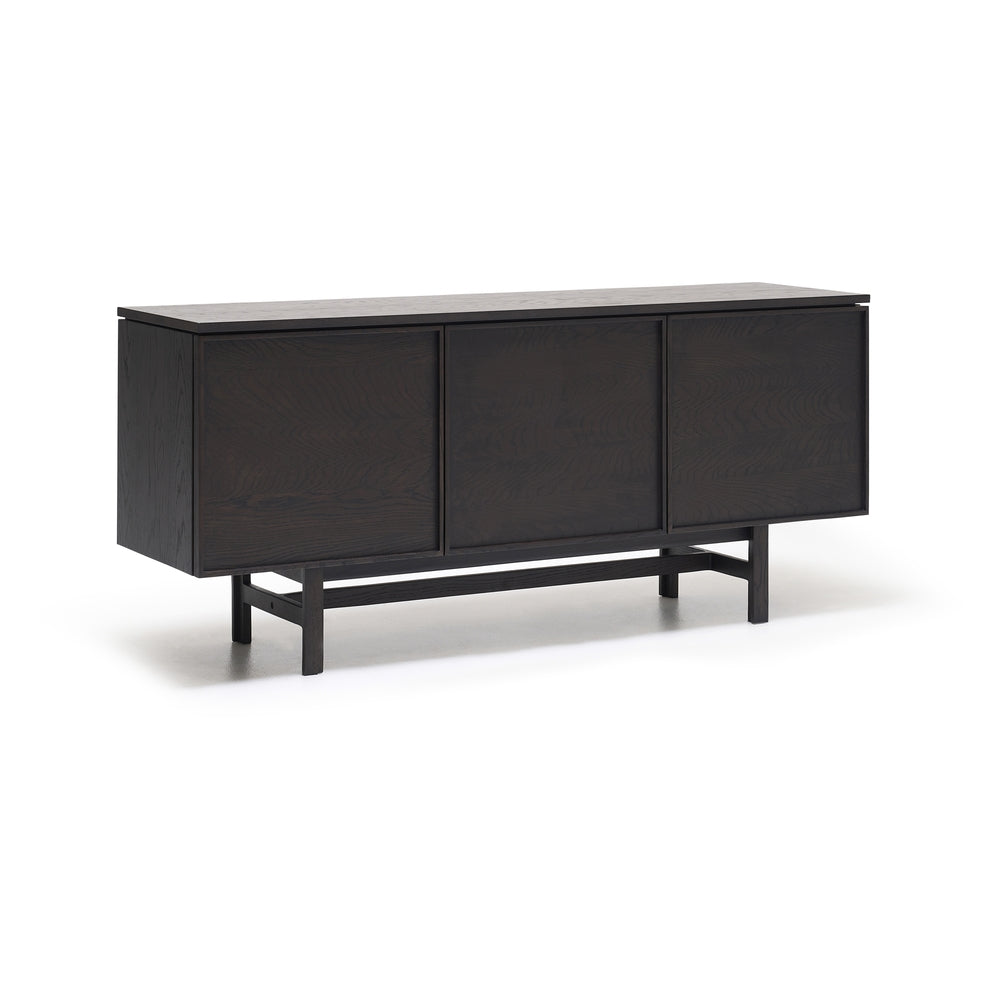 Buffet en bois minimaliste à 3 portes avec façades à panneaux et pieds en bois en forme de H pour salon ou salle à manger