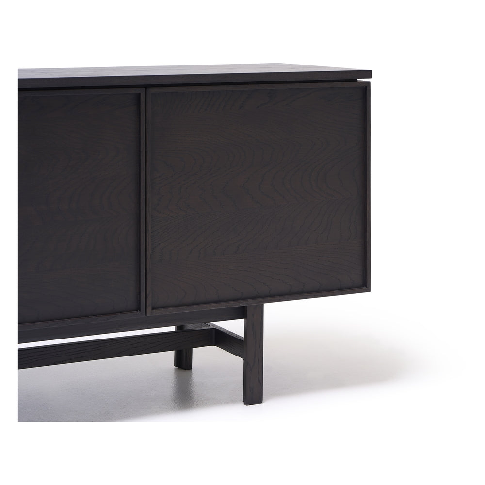 Buffet en bois minimaliste à 3 portes avec façades à panneaux et pieds en bois en forme de H pour salon ou salle à manger